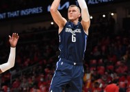 转会期体能课后，达拉斯独行侠状态回暖备战欧联，赛场秩序良好，阵容厚度经受考验的简单介绍-满冠体育官方