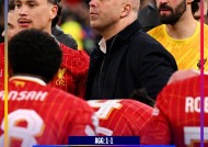 赛地聚焦——荷甲转会期热度飙升；巴黎圣日耳曼绝杀压哨；底气十足；更衣室氛围转暖(巴黎圣日耳曼收获胜仗)-满冠体育官方